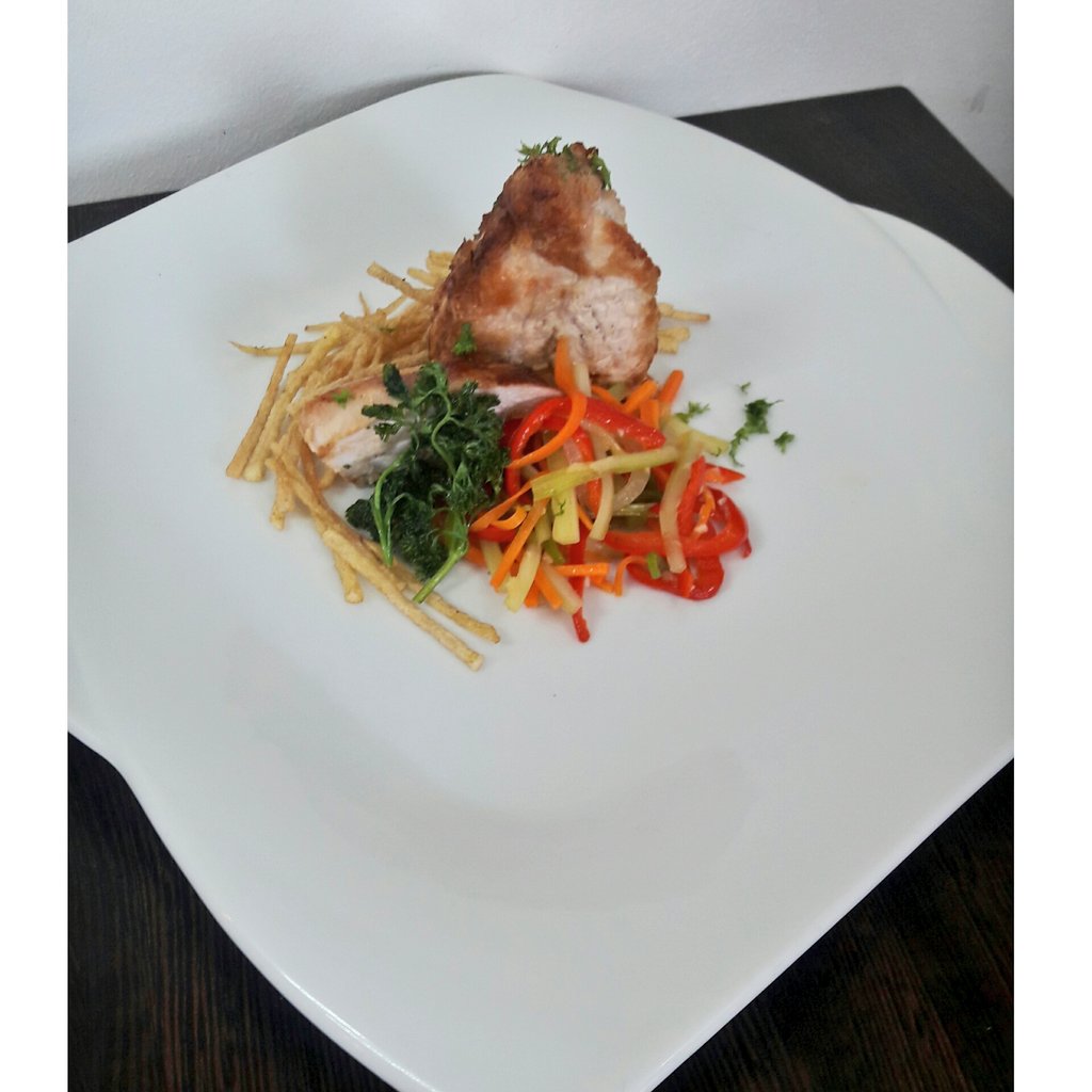 thsgrlexst's tweet photo. #FritoMisto #SautedPorkMedallionWithPepperSauce #PanFriedChickenRemoulade https://t.co/leNCs8NecP