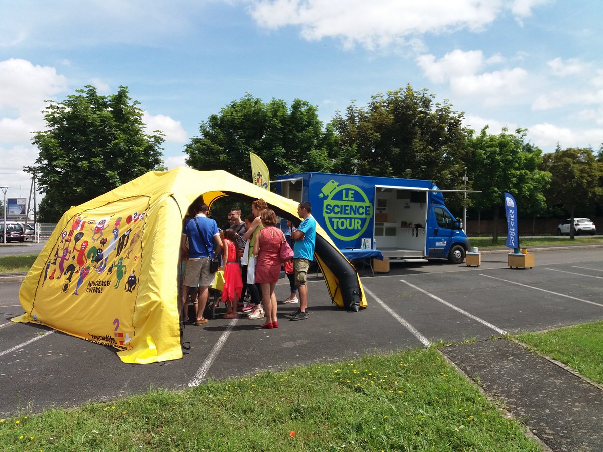 RobertutilitR's tweet photo. Robert est au siège de #SOREGIES jusque 18h, au programme #experiences scientifiques mais aussi des #espacesinfoenergie, test de #gyropodes avec #fun4you. Rejoignez nous c est ouvert à tous ! @apdnaq @debrouillotwit #APDNA86 @ENERGIESVIENNE https://t.co/4dtNctNEBM