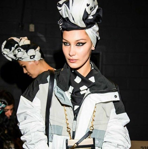 CLSTYLINGHOUSE's tweet photo. Bella Hadid Turban Inspiration #BellaHadid #Turban #Turbanwrap #headwrap #runway #highfashion #style #chic https://t.co/Yo0Qqy4SeH