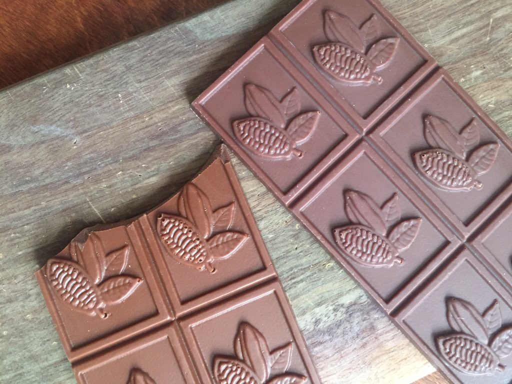 ultimatelychoc's tweet photo. Looking for my #beantobar chocolate in its new pretty wrappers? Go to these great retailers: @LocoBeanzCH on #ManitoulinIsland @MyMothersPlaces in #Sudbury #JoJoCoCo in #Ottawa #Kanata and @FoodiePages online in #Canada https://t.co/CnMZZ2II1g https://t.co/9EI7Bb6knc