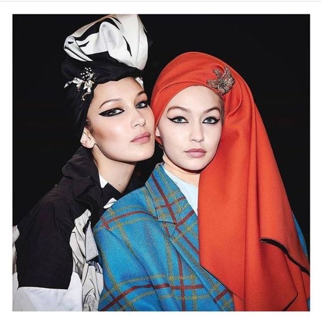 CLSTYLINGHOUSE's tweet photo. Hadid Sisters #BellaHadid #GigiHadid #Hadidsisters #style #Turban #headwrap #Turbanwrap #Turbanstyle #Runway #catwalk #Highfashion https://t.co/my9hftxGIe