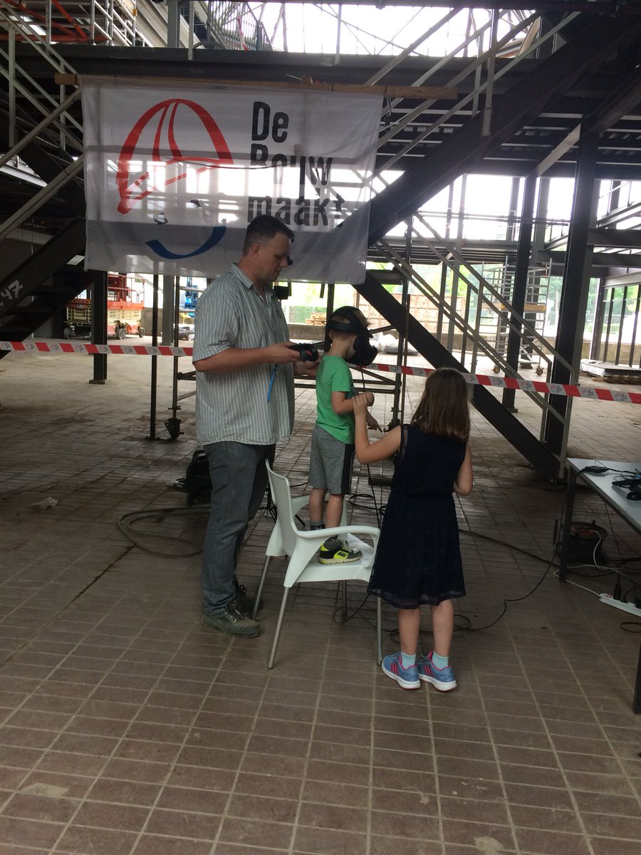 De jeugd aan de slag met VR bouwen met @dag van de bouw