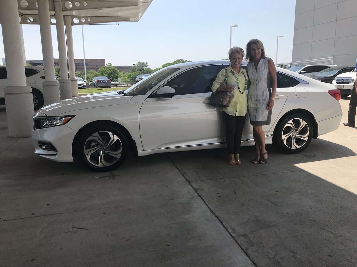 Autoleaselady1's tweet photo. Busy day for the Autoleaselady making Susan’s day today with a new Accord. https://t.co/18AXLSDIKm