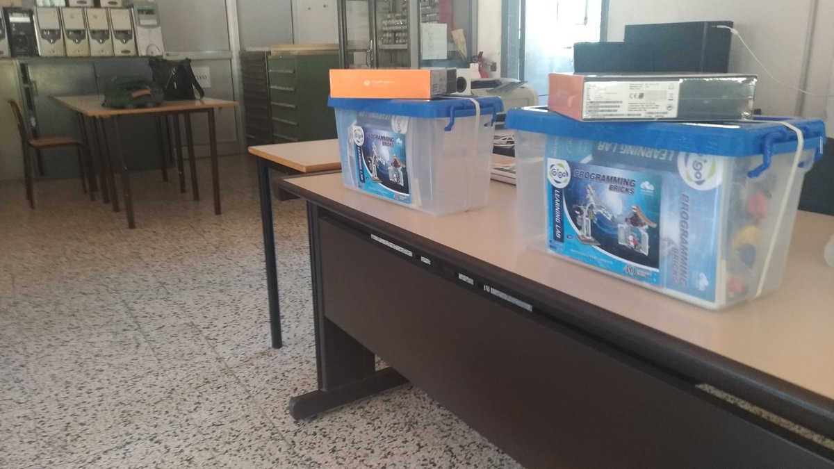 CStajano's tweet photo. @Acer_Education @fmdigitale @AcerItalia #IoT #cloudprofessor #stream #future @MIT @tedfujimoto @ https://t.co/nzLwf09eJX