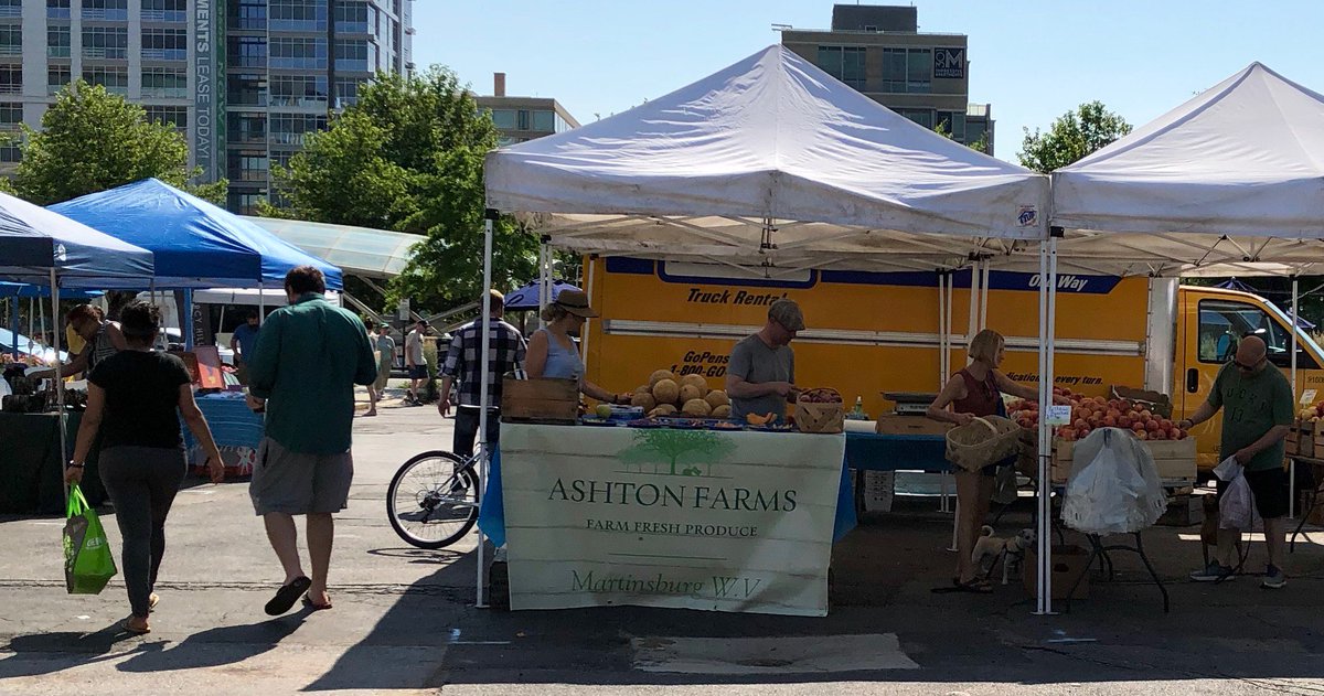market_sw's tweet photo. #FarmersMarketSW is open today until 1pm. Fresh fruits and produce from local farmers, baked goods, ethically-raised meats, Ethiopian breakfast, coffee, and much more. #SWDC's Saturday morning food haven is operating all summer long!
#FeedSW #SouthwestDC #DC @SWBID https://t.co/3lTOxbTxMl