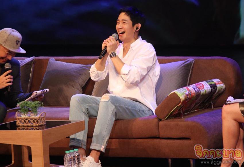 JungHaeInUpdate's tweet photo. Jung Hae In at  2018 Smile Fan Meeting in Bangkok, Thailand.

#JungHaeIn
#2018SmileFanMeeting https://t.co/ZP9DDJPUGQ