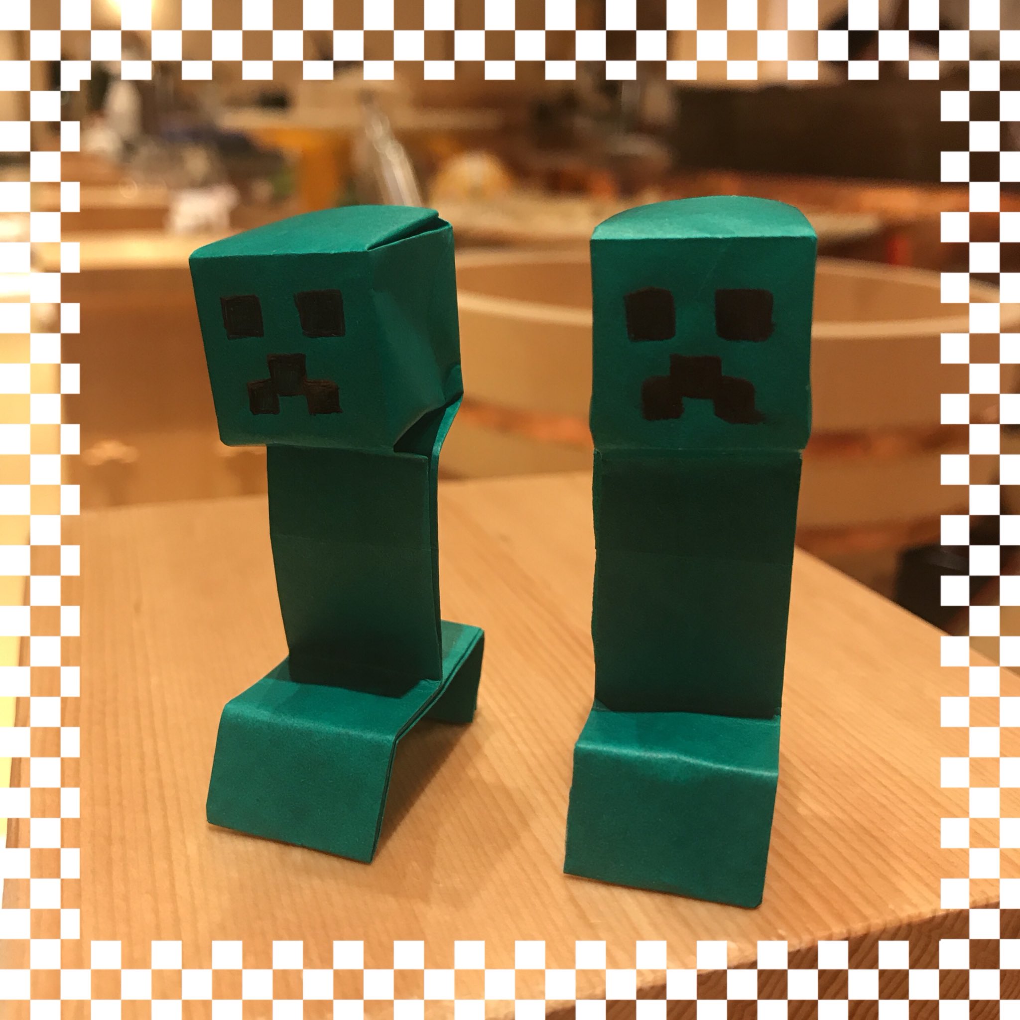 Re Lady リレディ 리레이디 公式 折り紙おったん クリーパー先生 折り紙一枚で2体生成できるとかコスパいいっしょ W わかる人にはわかる ゆみる マイクラ Minecraft 匠 触れたら火傷するどころじゃない Creeper マインクラフト