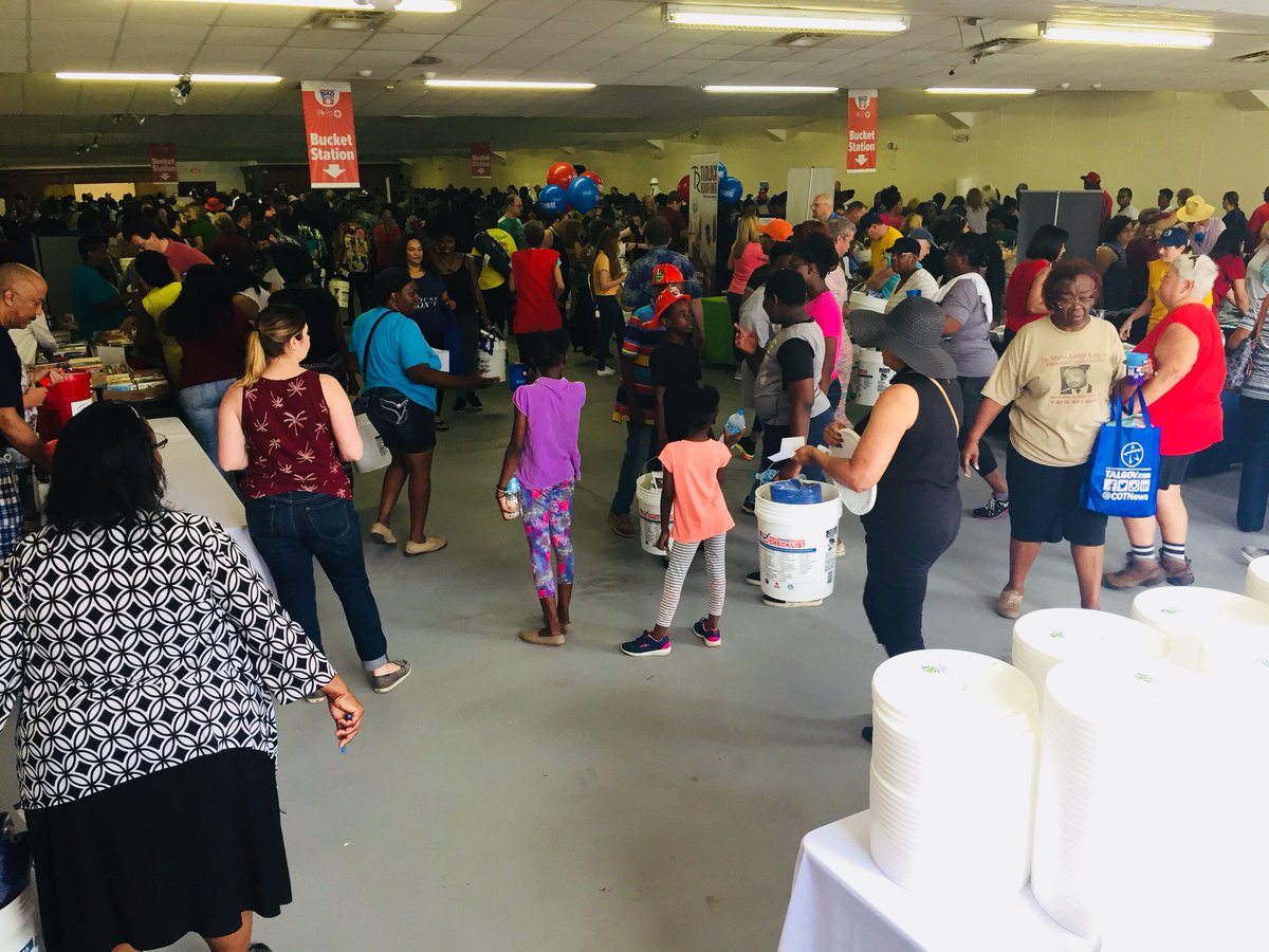 CityofTLH's tweet photo. #Tallahassee is serious about getting prepared for #HurricaneSeason2018. #BuildYourBucket is packed! Lots a great information and essential preparedness items being handed out. #HurricanePrep #HurricaneReady https://t.co/EGxXN0XaOf