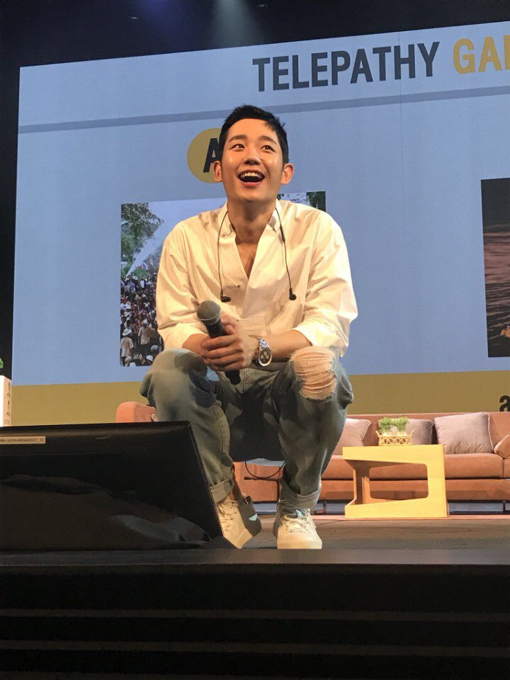 JungHaeInUpdate's tweet photo. Jung Hae In at  2018 Smile Fan Meeting in Bangkok, Thailand.

#JungHaeIn
#2018SmileFanMeeting https://t.co/1CQscYGeXa
