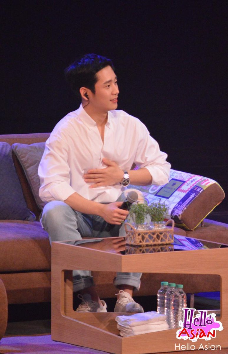 JungHaeInUpdate's tweet photo. Jung Hae In at  2018 Smile Fan Meeting in Bangkok, Thailand.

#JungHaeIn
#2018SmileFanMeeting https://t.co/GhCvIxph4h