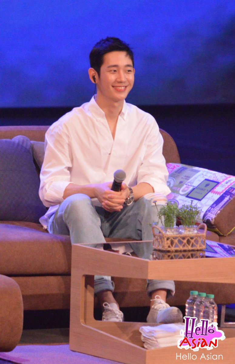 JungHaeInUpdate's tweet photo. Jung Hae In at  2018 Smile Fan Meeting in Bangkok, Thailand.

#JungHaeIn
#2018SmileFanMeeting https://t.co/GhCvIxph4h