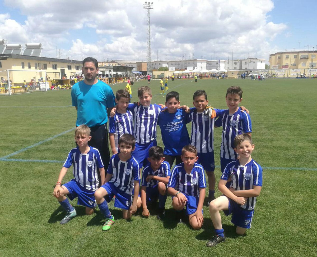 cdhispalis's tweet photo. Gracias @VILLAFRANCOCF por la acogida al #CDHispalis en vuestro magnífico torneo #CangrejoCup ⚽ https://t.co/i9lnGtgWHN