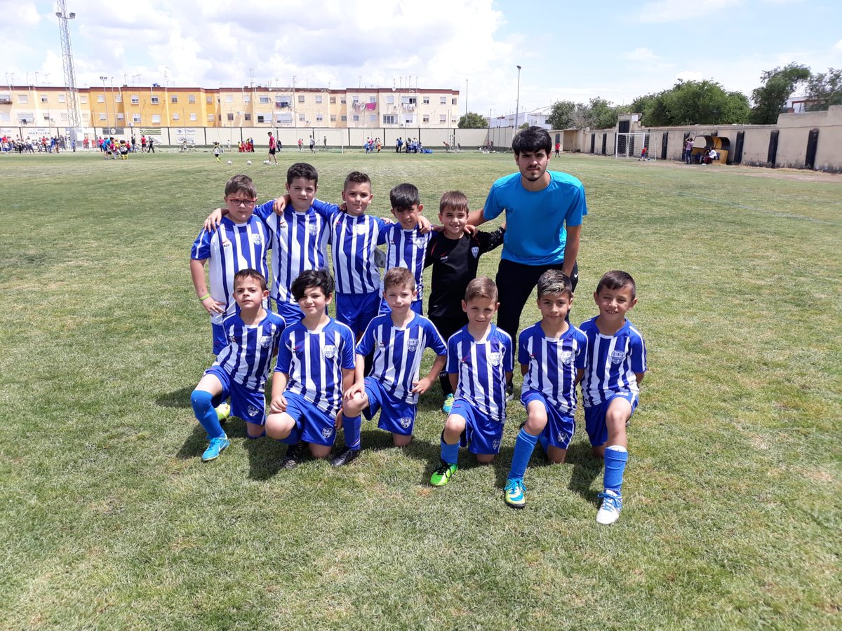 cdhispalis's tweet photo. Gracias @VILLAFRANCOCF por la acogida al #CDHispalis en vuestro magnífico torneo #CangrejoCup ⚽ https://t.co/i9lnGtgWHN