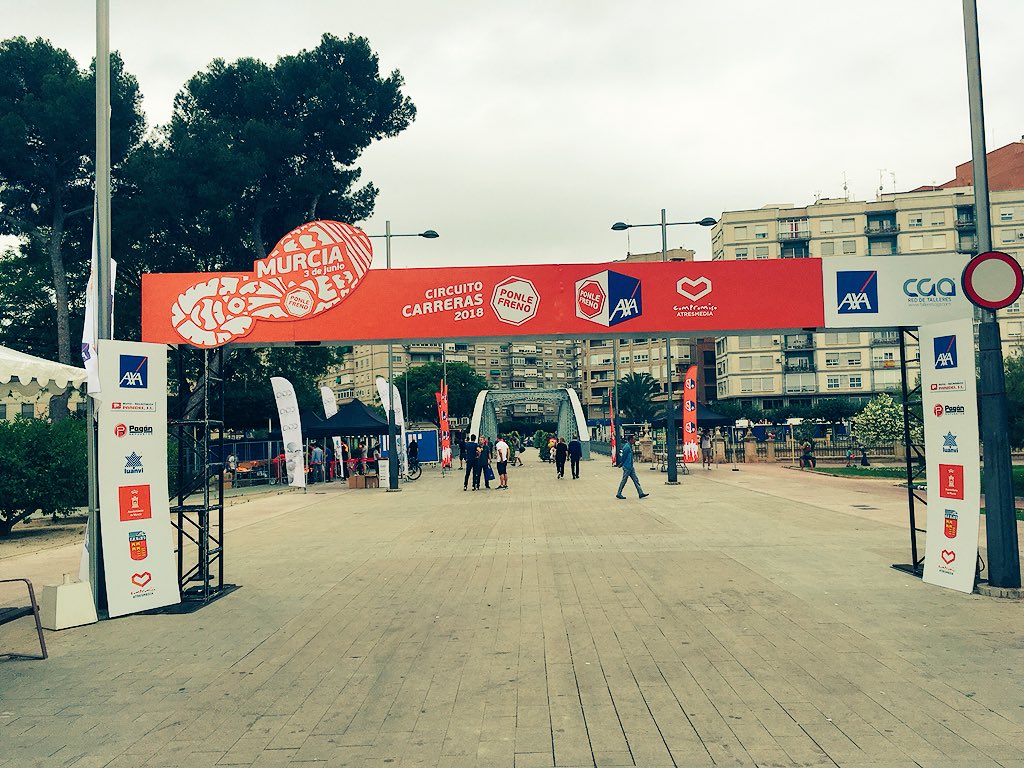 Entrega de dorsales montada, mañana montamos salida y meta para que la gente disfrute de esta bonita carrera Benéfica. #carreraponlefrenomurcia