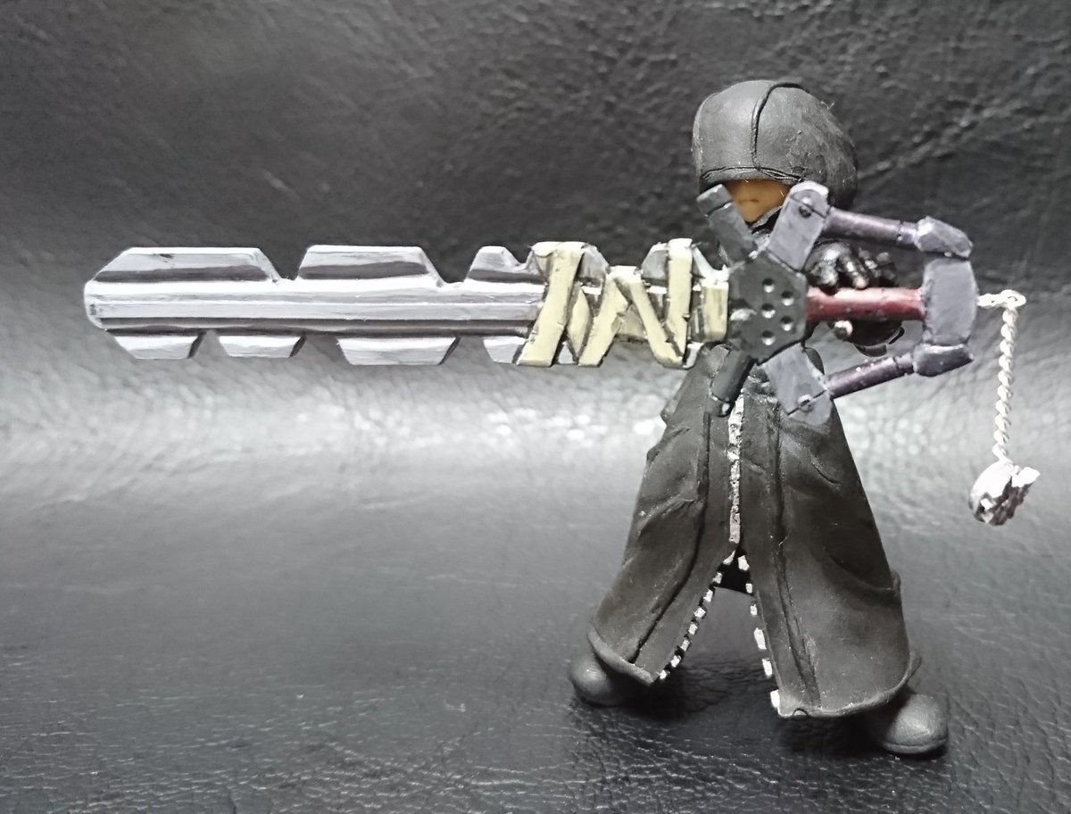 有蹄類顔 66アクションサイズのキーブレード フェンリル出来上がりました ソラがいないので13番目に持ってもらいました 設定通り長めに作りました 66アクション改造部 キングダムハーツ2 キーブレード