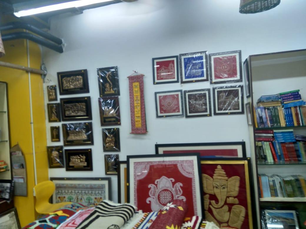Samaundotcom's tweet photo. #Uttrakhand #craft #himalayan #Handmade #localcraft #timesquaremall #sahastradhararoad #Dehradun #mussorie #souvenirs #gifts https://t.co/N4GBkmxwH5