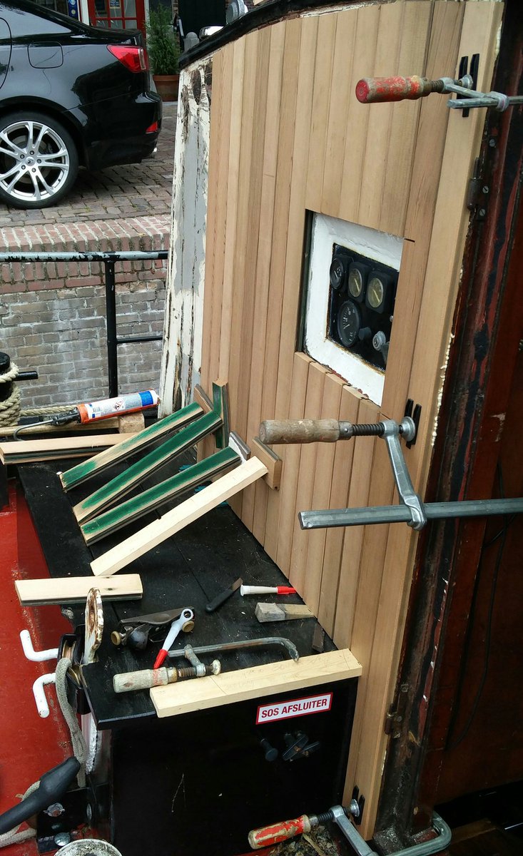 De oude fokken van <a href="/molendevrijheid/">molen De Vrijheid Schiedam</a> worden gebruikt voor de nieuwe roefbetimmering van ons scheepje. #hergebruik #erfgoed #Schiedam