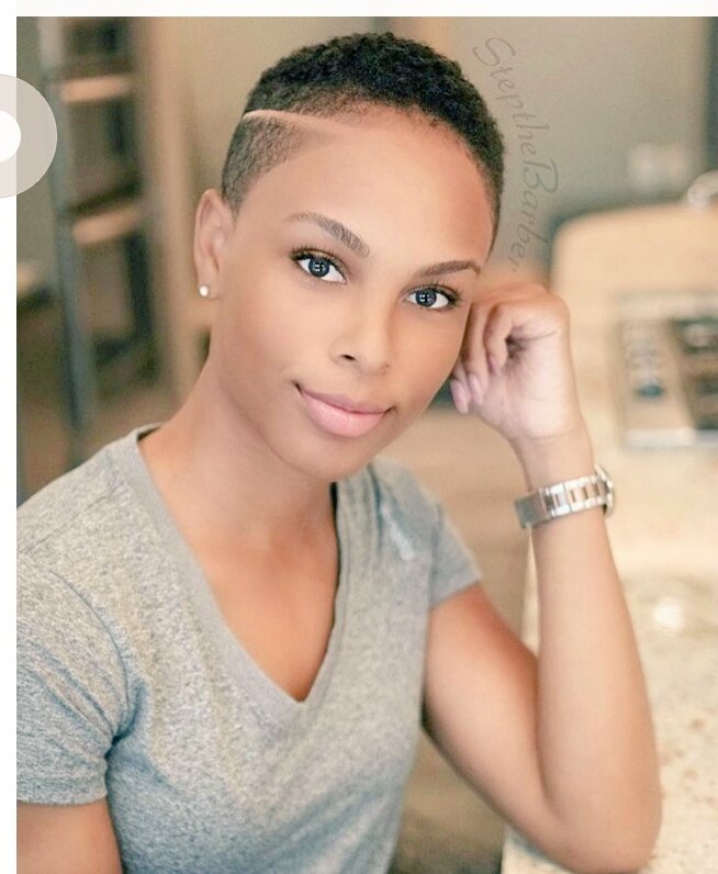 SunyeIsaac's tweet photo. Who said our own natural hair is not beautiful? AFRICAN women accept urselves #weavemustfall
#Beyonce
#NBAFinals
#MissSA2018
#colonised https://t.co/vG89mC05El