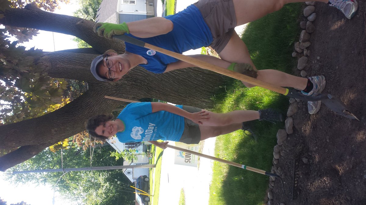 Community planting happening on Swanson Ave. With the SUN folks from <a href="/ptbogreenup/">GreenUP</a> for #100in1DayPtbo