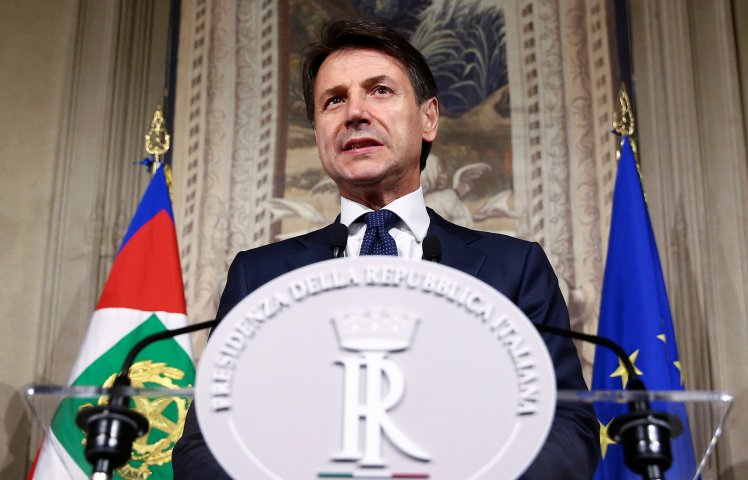 Prisegnuo novi talijanski premijer <a href="/GiuseppeConteIT/">Giuseppe Conte</a>, stigle i prve reakcije političkih lidera. Čitajte više na: retorika.hr/politika/prise…