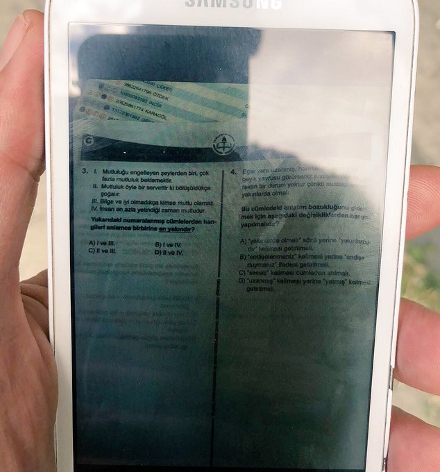 AtaturkveEgitim's tweet photo. Fotoğraf, sınavın henüz başlarında bir velinin telefonundan(Whatsapp) çekilmiş! Soru dışarı sızabiliyorsa, cevap da içeriye sızmaz mı!..

#lgs2018! @tcmeb!? https://t.co/cwm9xwKI4b
