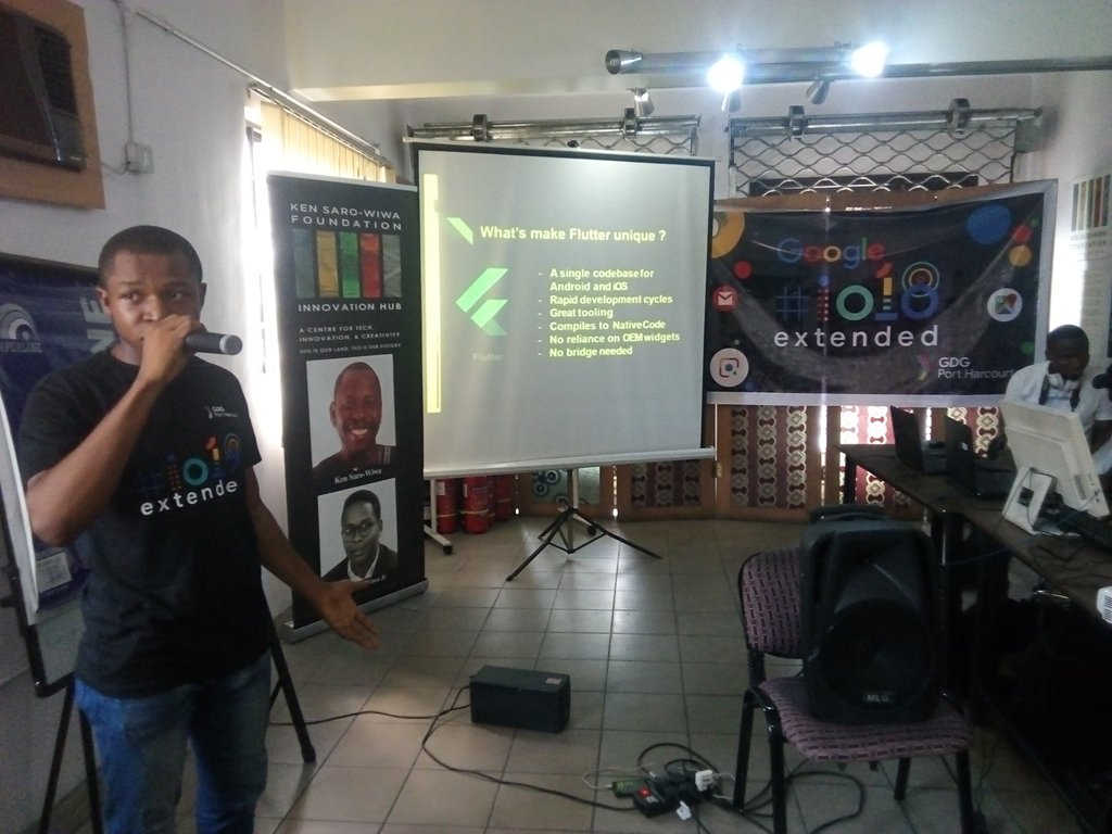 slightlynerd's tweet photo. @Joklinztech introducing attendees to #flutter at #IO18ExtendedPh
cc @GDGPHC @KswfHub @Ginowinne @alphadudegman https://t.co/Dy6sMIa9fk