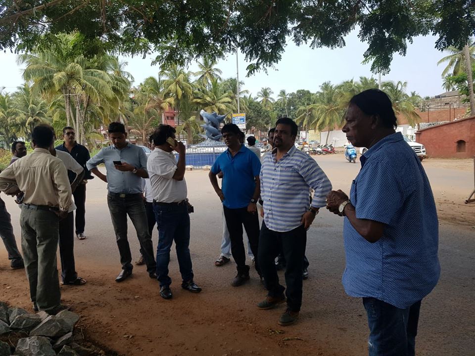 MichaelLobo76's tweet photo. Inspected road widening&amp;beautification work at Dolphin Circle. Widening of the roads will provide relief for daily commuters&amp;tourists that visit Calangute. The road coming from Saligao will be decongested providing easy access to Calangute. #TransformCalangute #Together4Calangute https://t.co/1h1tXlUJ96