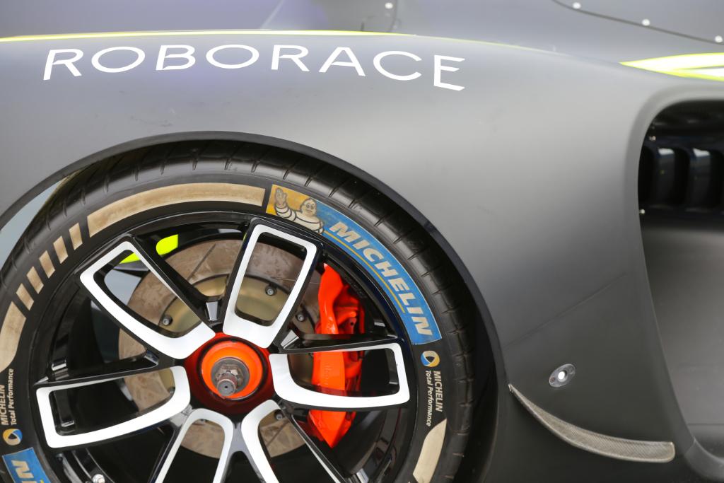 GP_Rallye's tweet photo. RT @Michelin: Major wow factor at @movinonconf: the autonomous, electrically powered race car @roborace on #MichelinTires! 😍 #movinonconf18 #sustainablemobility https://t.co/7jG5szzBxI https://t.co/oT1YUgmHMO #employee
