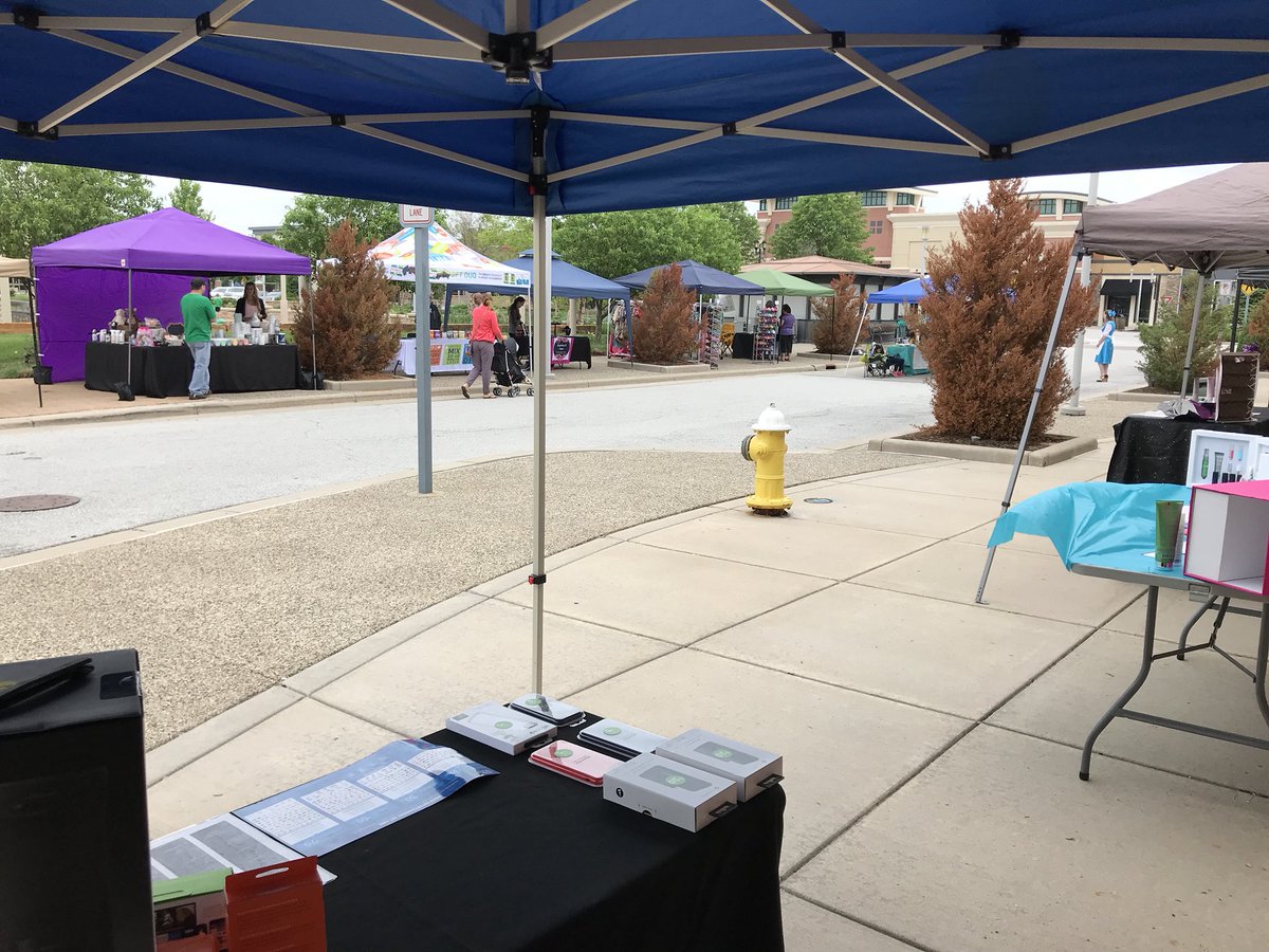 Team_MonroeSt's tweet photo. The view from my mobile office on this perfect 70 degree day. What a great gig! #WinLocal #deeprootsmarket #HaleyToledo #AllOHverit https://t.co/1OVXhblEEH