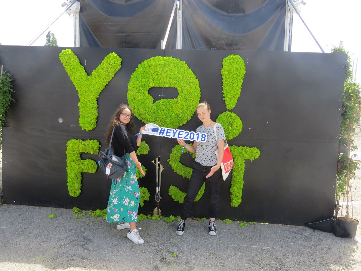 EPinIreland's tweet photo. It was a pleasure to meet lots of students today from all over the EU! We're feeling inspired! Are EU too?? #EYE2018 #IrishEYE https://t.co/JfZPNMKrlP