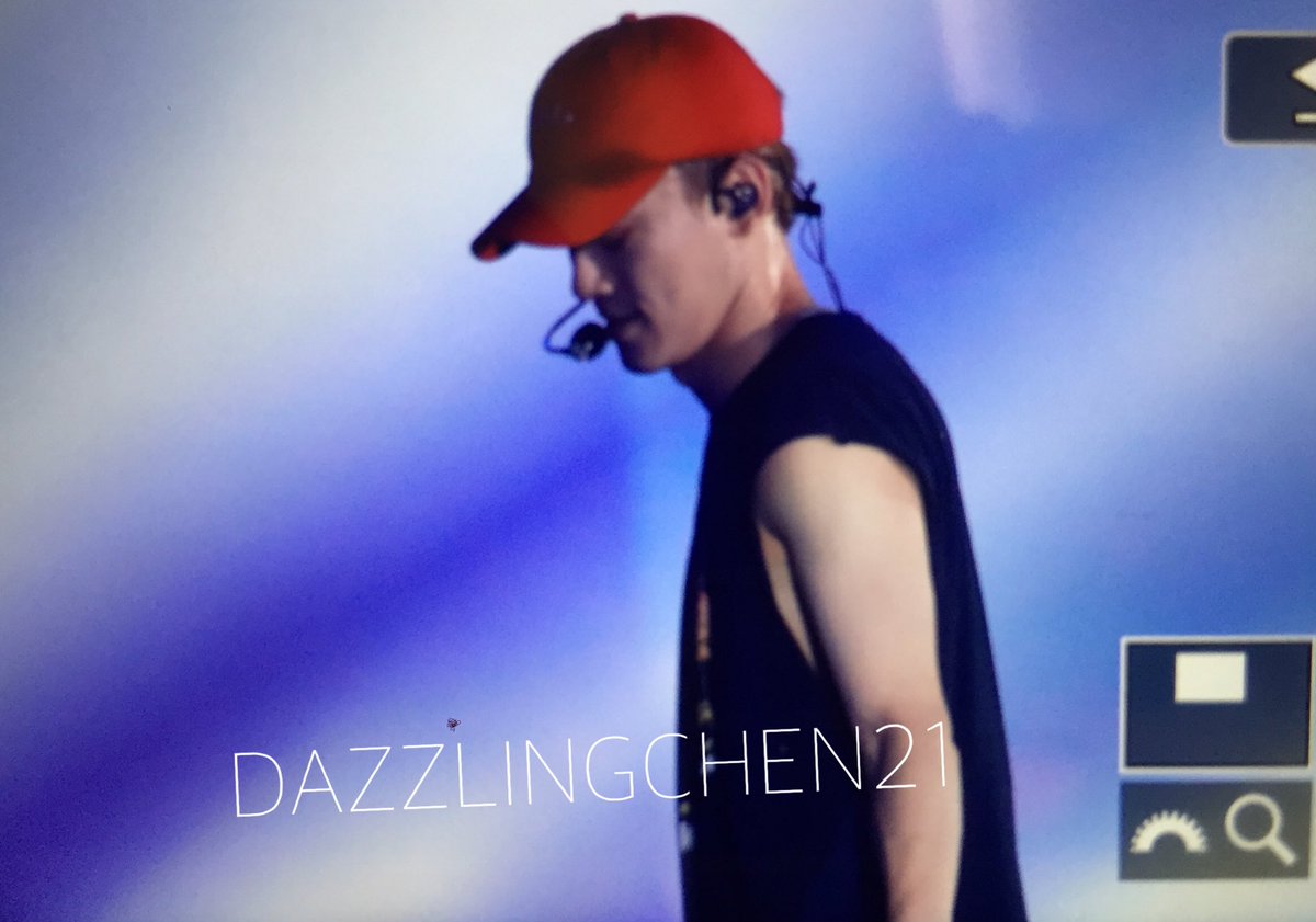 dazzlingchen21's tweet photo. 180602 EXO#4 In HK preview #EXO #엑소 #ElyXiOninHK #Chen #CHEN #첸 #종대 #김종대 #jongdae #kimjongdae #hongkong https://t.co/eXAeBmpUp1