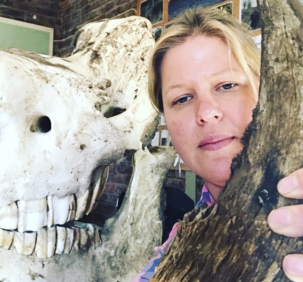 It’s a crazy reality that rhino horn has a) a monetary value in the first place and b) this is the most valuable object financially I’ve ever held in my hands! It is no different than our hair or finger and toe nails!!! #crazyhumans 😱🦏🦏🦏