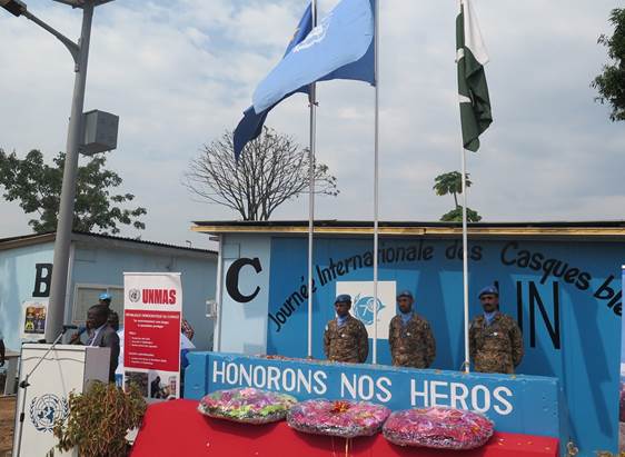 MONUSCO's tweet image. #PhtooftheDay: Kananga, Kasaï Central - International Day of Peacekeepers celebrated in #Kananga with participation of civil and military authorities and civil society to commemorate the memory of our heroes and highlight the work of #MONUSCO in the Kasai region. #DRC