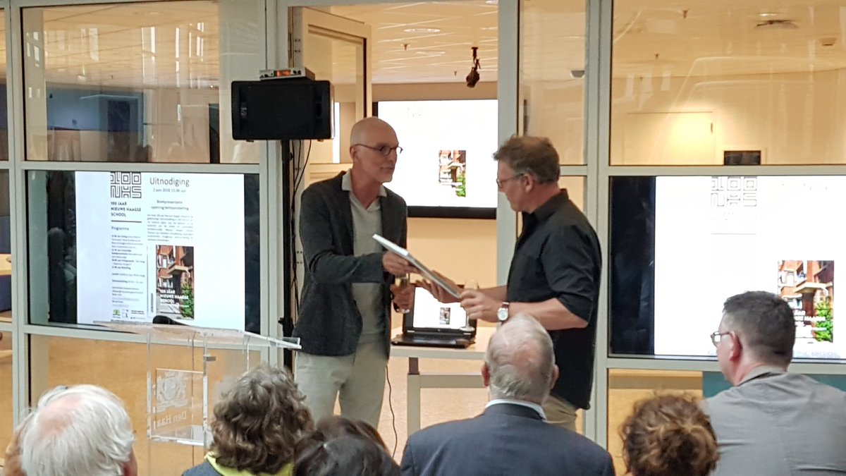 DaalWarriesArch's tweet photo. Heel mooi boek 100 jaar Nieuwe Haagse School overhandigd en vanaf nu verkrijgbaar.  @NHS100jaar @gerwinvanvulpen https://t.co/ZCzNqziyHr