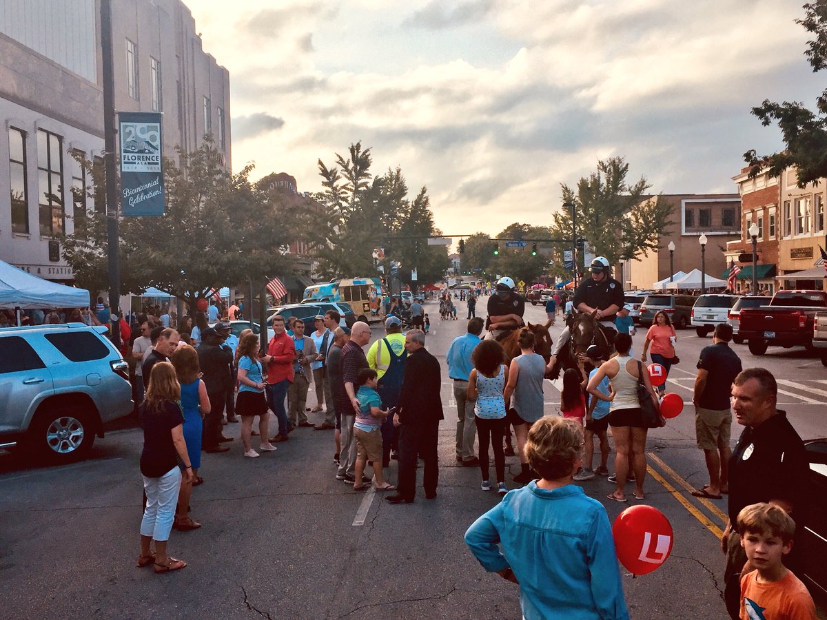 crcarstens's tweet photo. Had a blast at First Friday last night with @kelsvines in downtown Florence. Fortunate to live in such a beautiful city! #ShoalsLife https://t.co/UL0eWo7L6S