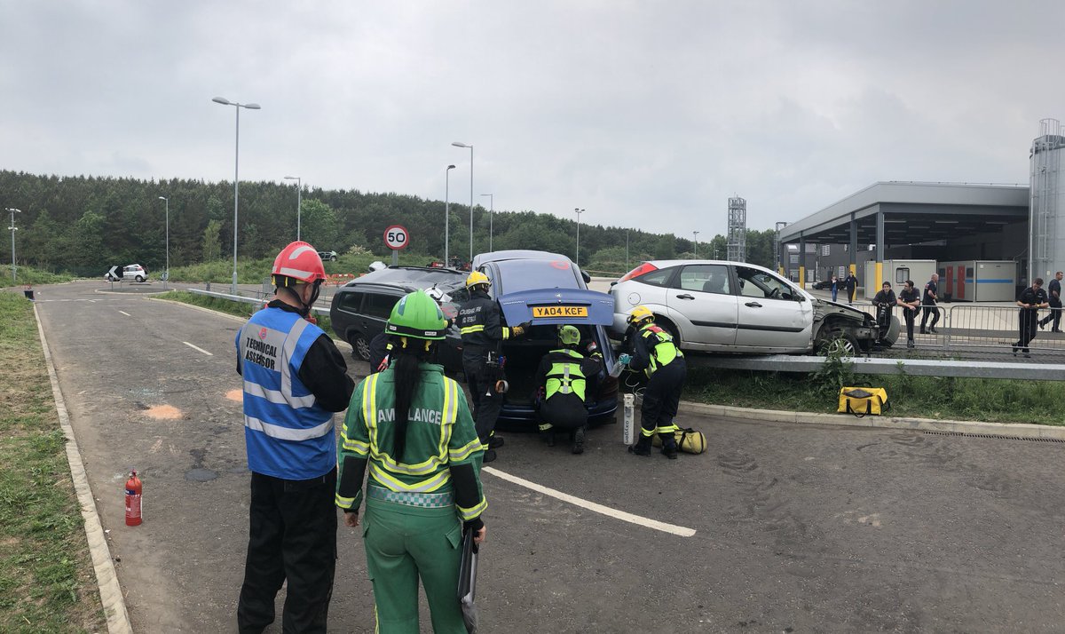 uknip247's tweet photo. extricationLFR  In action CDDFRS  regional run off https://t.co/gqZhuv2aRE