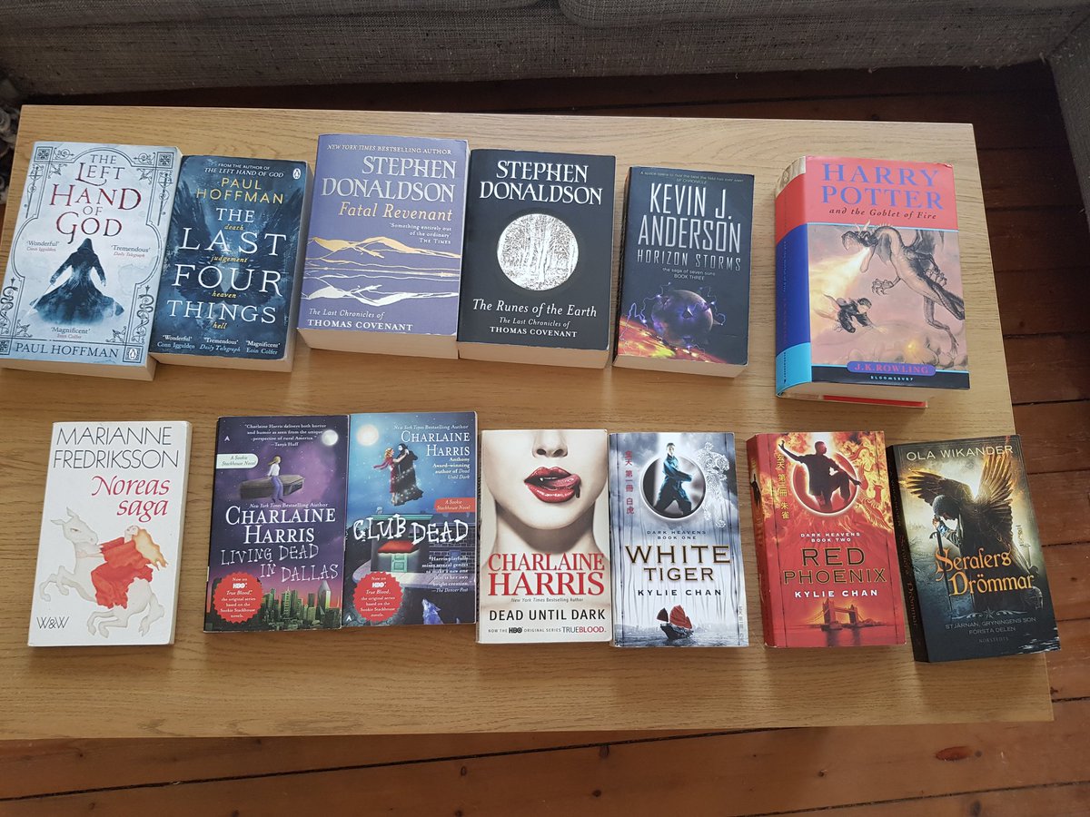 Säljer böcker för <a href="/malmofandom/">Malmöfandom</a> ! Intresserade?