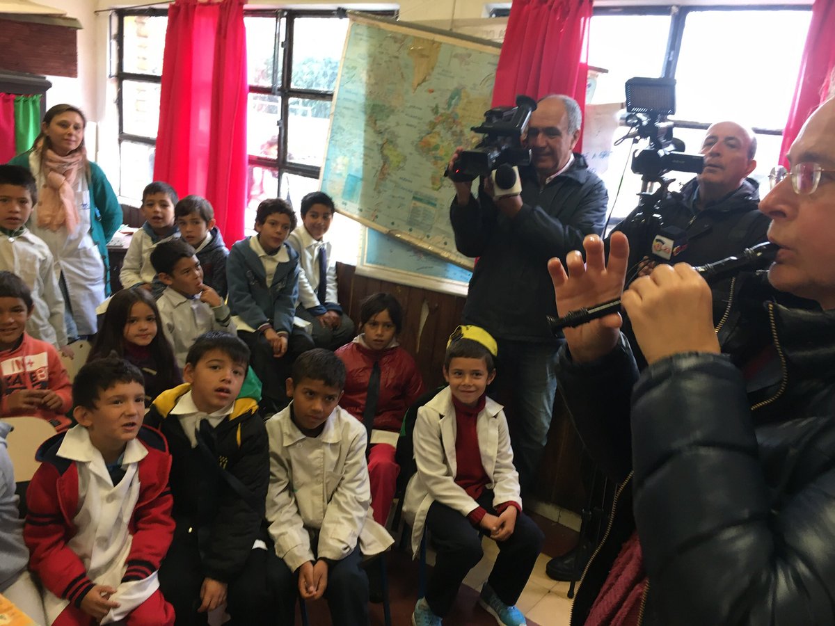 alvaro_rivarey's tweet photo. #CulturaFlorida 300 niños de 4 escuelas de Florida inician este lunes programa Música para aprender: coros y flautas dulces. Música y acción social. @OJSodre https://t.co/4qeT9BDasY