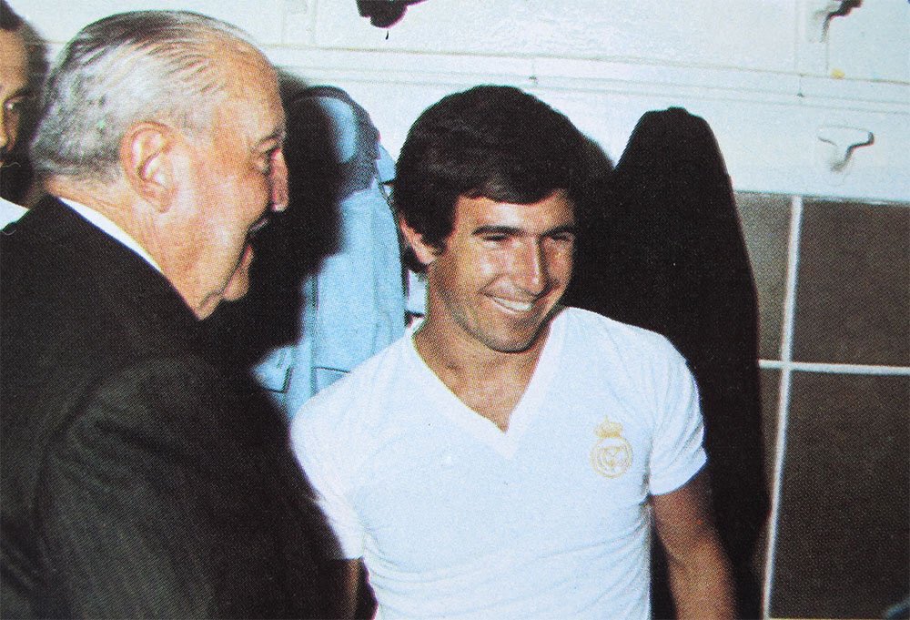 j7_roberto's tweet photo. Tener posiblemente la única foto de mi padre con la persona más importante en la historia del @realmadrid es algo que simplemente me hace feliz. 
Gracias @Rancoma_ 🙌🏻 https://t.co/MAPWmBQIZG