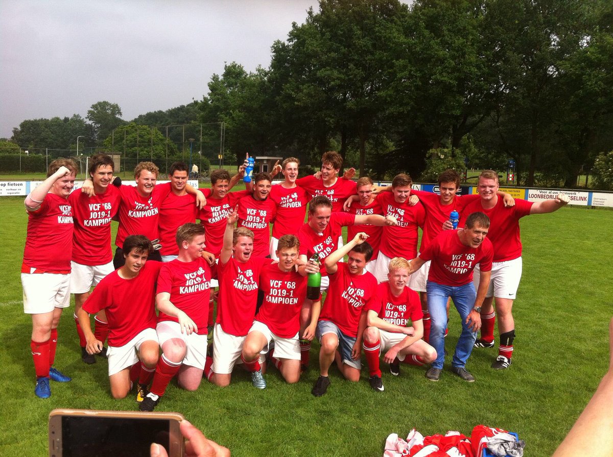 VCFleringen's tweet photo. KAMPIOENENEE! VC FLERINGEN JO19-1!! https://t.co/LSbLj1fZVL