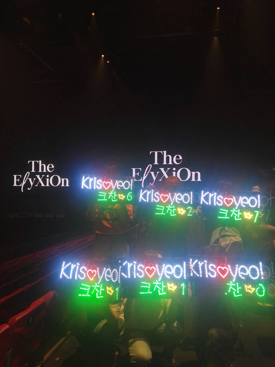 Achillea_Goz's tweet photo. #KRISYEOL 1806020HK chanyeol saw us and he was very happy tonight❤ https://t.co/DJJTT4pQyT