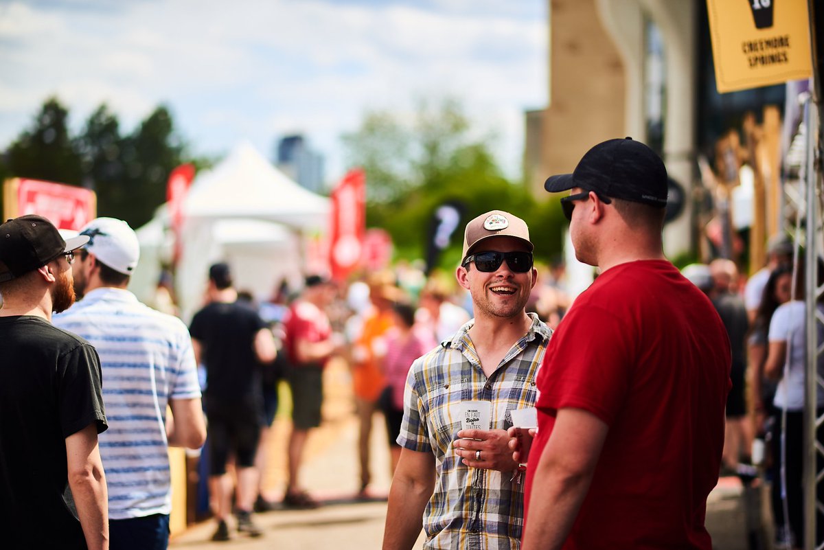 Le soleil est avec nous aujourd'hui! ☀️ Il reste des billets disponibles, venez nous rejoindre! Nous ouvrons à midi. Cheers! 🍻

The sun is with us today! ☀️ There are still tickets available, come join us! We open at noon. Cheers! 🍻

BILLETS/TICKETS: bit.ly/2L78xgs