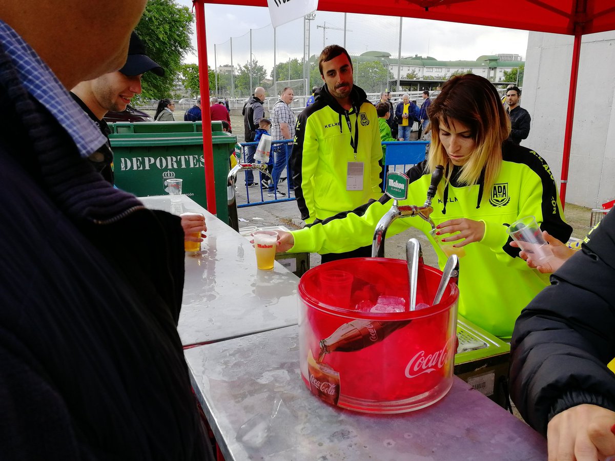 AD_Alcorcon's tweet photo. ¡Todos a la previa alfarera! 🙌🏻 Afición y equipo unidos por un solo fin ⚽💪🏻 #VamosAlcor #GraciasSponsors #Finan10
#RopaFrade #Mahou #CocaCola #ArtistAtWork #JuntosSomosMejores https://t.co/Q3TvzkzpsL