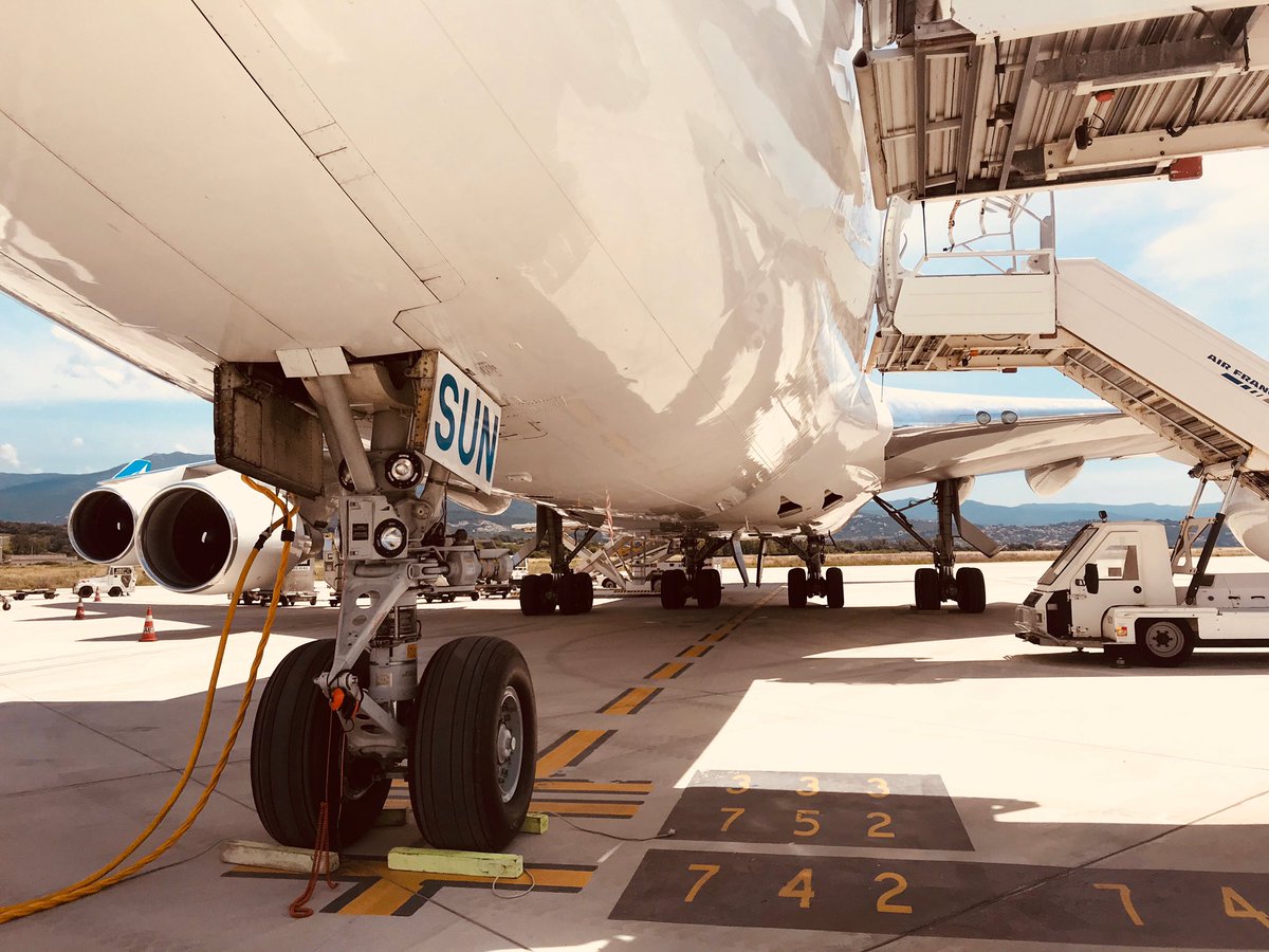 corsica_ports's tweet photo. B747-400 de la compagnie @CORSAIR affété par @aircorsica effectuant la liaison Paris Orly 👉🏼 Ajaccio en ce moment sur le tarmac de l’aéroport d’Ajaccio-Napoléon Bonaparte ✈️👍🏼 https://t.co/UB18WLmNHg