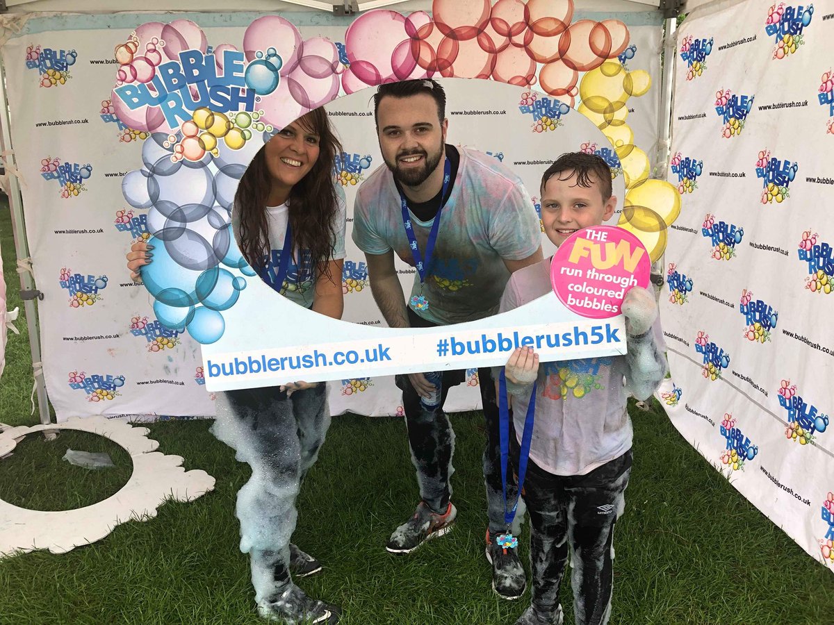 nes5y's tweet photo. Foamy fun with friends and family!!! 🌊💙🛀😂 #charity #fun #run #bubbles #laughs @bubblerush5k @hull #HullTakesOnTheBubbles https://t.co/RTgLkjXiFR