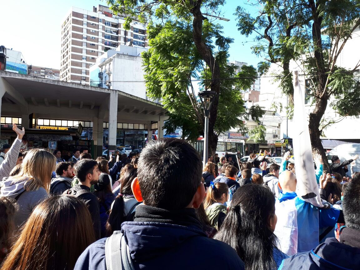 VicariaNi's tweet photo. #Copus2018 marcha de Corpus Christi @VirginiaBonard @alexgiorgi @PVocacionalBsAs @LalyRT @Gustavo_Garzon @aciprensa @Pontifex_es @fabre_oscar @SanVicenteBsAs @AgenciaAica @DamianCuello @ParroquiaVI @BasilicaSantaRo @RadioMariaArg @eclaretiana @parroquiakqp https://t.co/CRtVhJL3yd