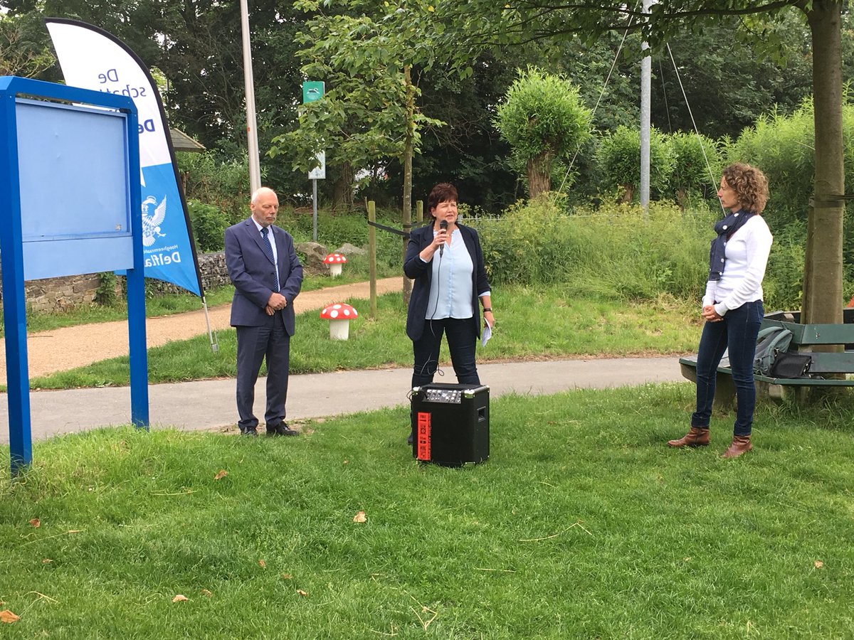 L_Claessen's tweet photo. Ine Prins namens @LTOGlaskrachtWestland bij startschot meten waterkwaliteit Plas Prinsenbos vanmiddag. https://t.co/0XwkJ0s8kG