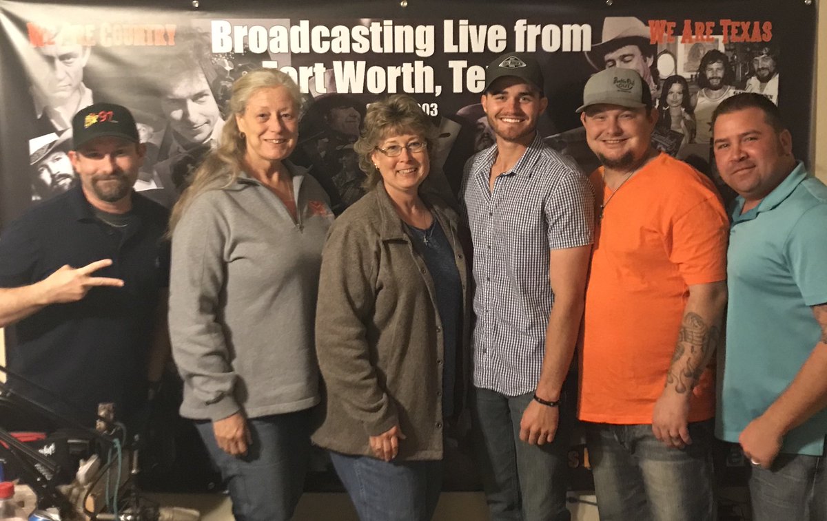 mondaymixer's tweet photo. When the lovely @SnowSistersTX and the bad dads @AlizaFord1 visited the @mondaymixer https://t.co/rUG7ROrSir