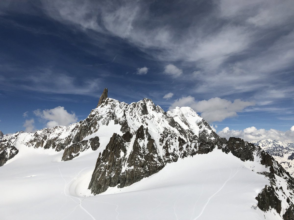L_Marsano's tweet photo. Great sights of the #MontBlanc from the top of @skywaymontebian cableway #Courmayeur #Courma #MonteBianco #ValledAosta #ValleedAoste #AostaValley #DentedelGigante #DentduGeant #Alpi #Alpes #Alps #Italia #Italie #Italy #IlikeItaly https://t.co/ifEOVktQK2