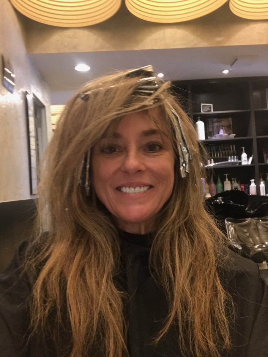 tamigreen's tweet photo. Getting my hair taken care of!  What do you to take care of yourself?  #hustlelove #retrainyourbrain #controlthefuture #selfcare https://t.co/52k9jRS7Tj